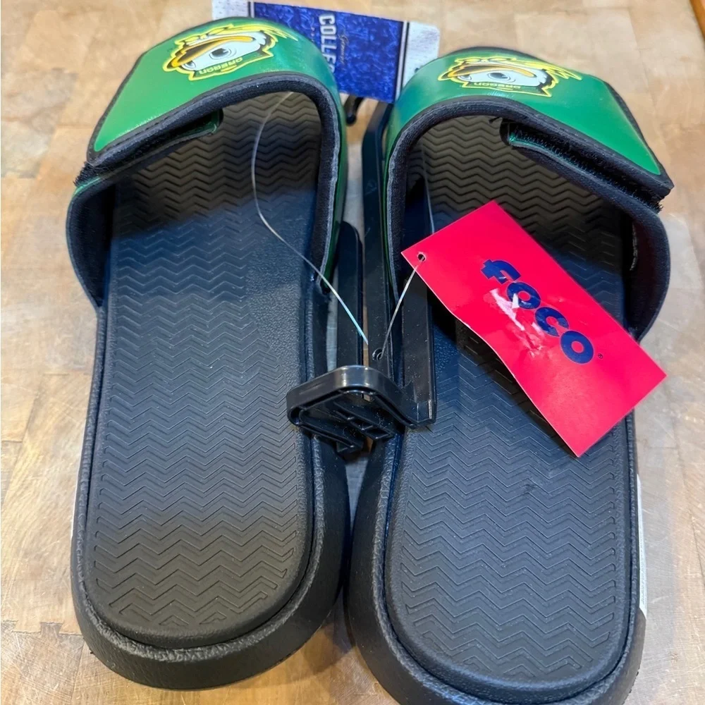 Oregon Ducks Men’s Sz 11/12 Slide Sandals Slip On Green and Black Brand New
